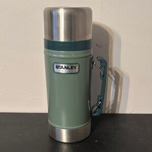 Stanley Classic Green Insulated Bottle 24 oz